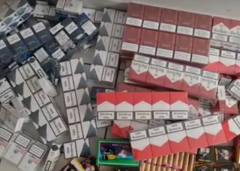 Percheziții la Corni și Darabani. Polițiștii au descoperit mii de țigări de contrabandă și articole pirotehnice interzise