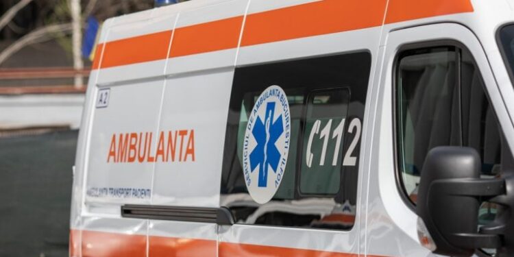 Un bărbat fără adăpost, găsit cu hipotermie într-o clădire dezafectată. A fost transportat la spital