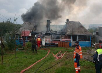 Casă mistuită de flăcări, o femeie de 97 de ani a murit carbonizată.FOTO