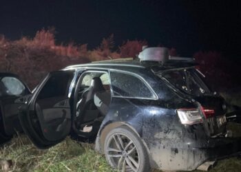 ACCIDENT GRAV la ieșirea din Botoșani! Mașină făcută praf pe drumul spre Săveni – doi tineri, la spital! FOTO