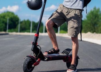 Trotinetele electrice, interzise în centrul orașului și în parcuri după ACCIDENTE GRAVE!