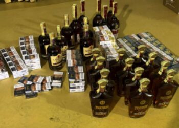 Țigări, alcool și o amendă grasă! Captură de noapte la frontiera din Botoșani