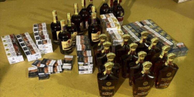 Țigări, alcool și o amendă grasă! Captură de noapte la frontiera din Botoșani