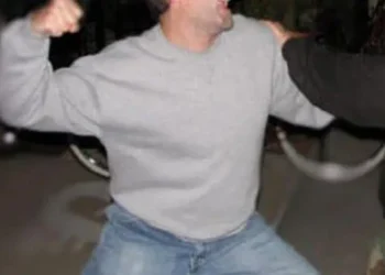 Tânăr de 24 de ani, reținut după ce a bătut un bărbat pe stradă