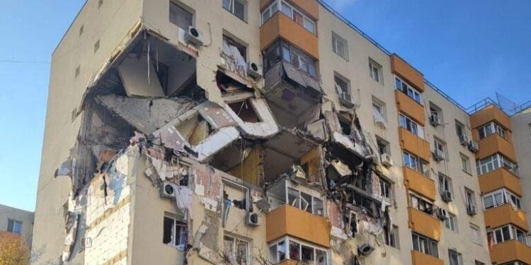 București zguduit de o explozie uriașă! Bloc făcut praf, oameni aruncați prin aer!