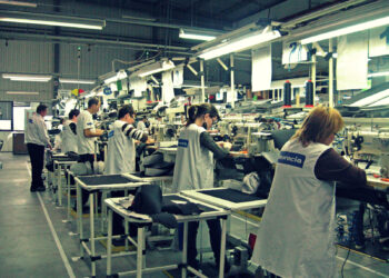 Patronii obligați să negocieze salariile dacă au minimum 10 angajați