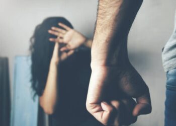 România, țara unde victimele violenței domestice rămân singure chiar și după ce cer ajutorul statului