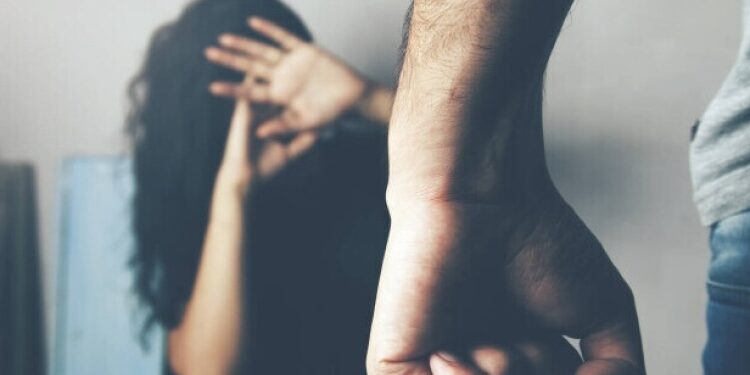 România, țara unde victimele violenței domestice rămân singure chiar și după ce cer ajutorul statului