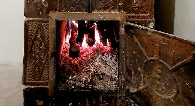 Au adormit cu focul în sobă și nu s-au mai trezit! Șase botoșăneni au murit arși de vii în propriile case!