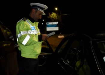 Tânăr prins la volan cu permis FALS – l-a prezentat polițiștilor ca și cum nimic nu s-ar fi întâmplat!