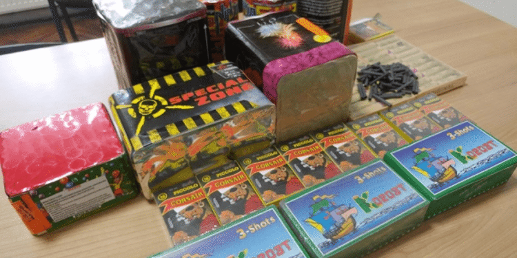 Descindere a polițiștilor botoșăneni la Trușești: articole pirotehnice confiscate din locuința unui bărbat