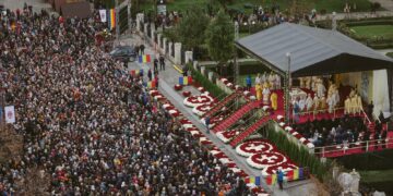 Ploaie, frig și mii de credincioși la Iași! Pelerinajul de Sfânta Parascheva 2025 se desfășoară sub amenințarea norilor