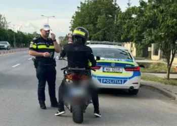 Prins beat și fără permis, pe un moped neînmatriculat! Un bărbat din Sulița a ajuns direct în arest