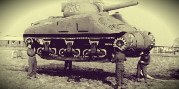 Armata INVIZIBILĂ a Americii: De ce s-au speriat naziștii de tancurile… din CAUCIUC!