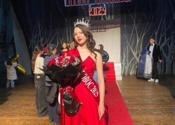 TOAMNA BOBOCILOR A FĂCUT SHOW TOTAL LA BOTOȘANI! O elevă de 15 ani a ridicat sala în picioare și a devenit noua regină a liceenilor! FOTO VIDEO