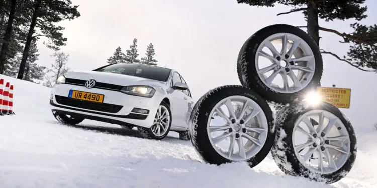 Când trebuie, de fapt, montate anvelopele de iarnă?