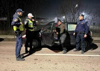 Erou în timpul liber! Un jandarm a oprit un șofer beat care gonea spre Petricani înainte să provoace o tragedie