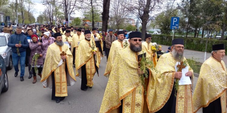 Zi sfântă și plină de mister! Credincioșii marchează Intrarea în Biserică a Maicii Domnului!