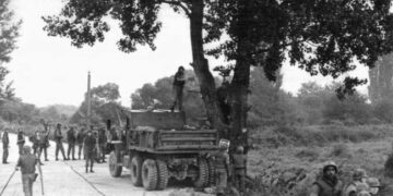 Operațiunea Paul Bunyan: tăierea unui copac cu forța unei armate