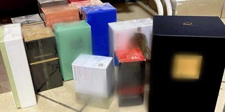 Moldovean prins cu „luxul la pachet”: produse de 450.000 lei, suspectate a fi contrafăcute!