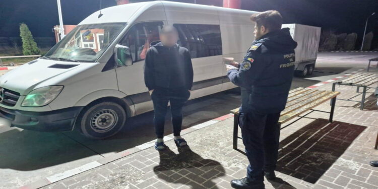 A vrut să păcălească polițiștii de frontieră, dar a fost prins la Stânca
