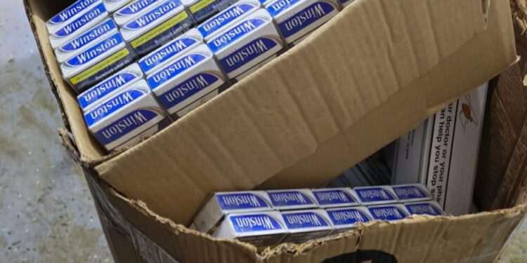 Descinderi ale poliției într-o comună din botoșani: sute de pachete de țigări confiscate