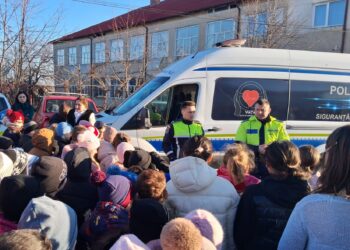 Elevii din frumușica, în vizorul poliției pentru siguranță și educație