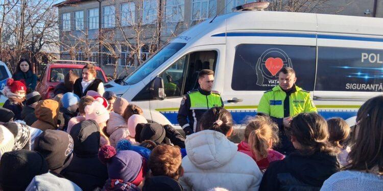 Elevii din frumușica, în vizorul poliției pentru siguranță și educație