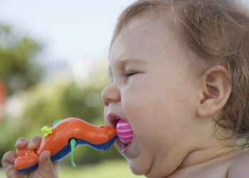 Pericole ascunse în jucăriile de Crăciun! Peste 300 de copii la spital!