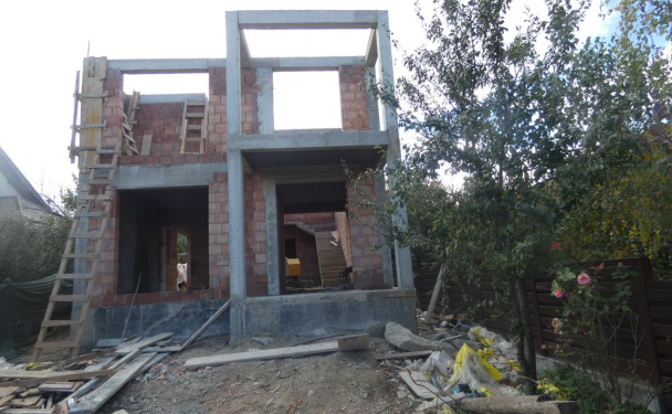 HAOS ÎN CONSTRUCȚII LA BOTOȘANI! ZECI DE CLĂDIRI RIDICATE ILEGAL, AMENZI URIAȘE ȘI DOSARE PENALE