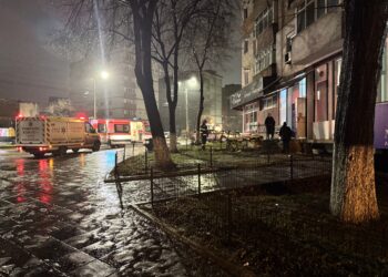 Panica de dimineață pe Calea Națională! Bărbat găsit căzut într-un atelier, ușa era încuiată pe dinăuntru. GALERIE FOTO