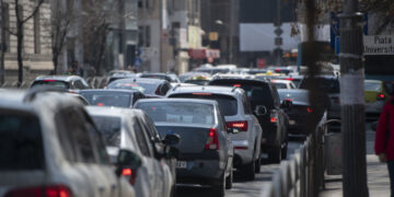 IMPOZIT AUTO CU MIROS DE BENZINĂ SCUMPĂ! ȘOFERII, LOVIȚI ÎN PLIN DIN 2026