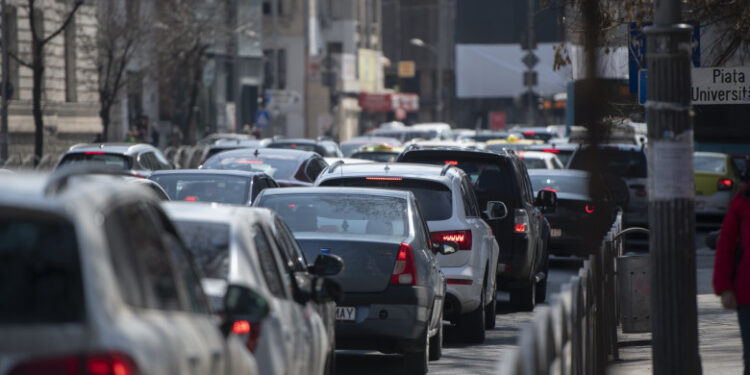 IMPOZIT AUTO CU MIROS DE BENZINĂ SCUMPĂ! ȘOFERII, LOVIȚI ÎN PLIN DIN 2026