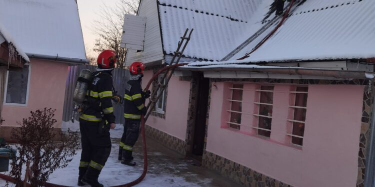 CASE LA UN PAS DE A FI MISTUITE DE FLĂCĂRI DIN CAUZA COȘURILOR DE FUM