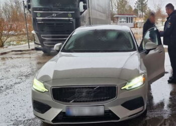 Mașină „fantomă” oprită la graniță!