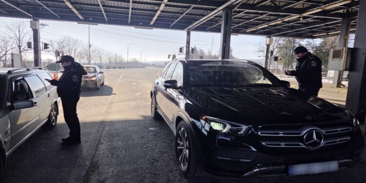 Captură spectaculoasă la PTF Stânca: autoturism de peste 200.000 de lei, oprit chiar înainte să intre în țară