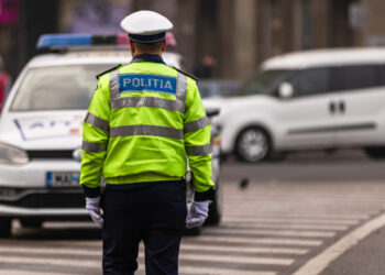 Mașină cu numere expirate de aproape un an și șofer prins fără permis, în aceeași zi