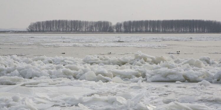 DUNĂREA – GRANIȚA MORȚII. CUM AU MURIT MII DE ROMÂNI ÎNGHEȚAȚI ÎN DRUM SPRE LIBERTATE