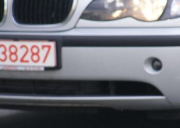 Fără numere, dar pe străzile orașului! Doi șoferi opriți în Botoșani cu autorizații expirate