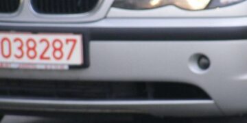 Fără numere, dar pe străzile orașului! Doi șoferi opriți în Botoșani cu autorizații expirate