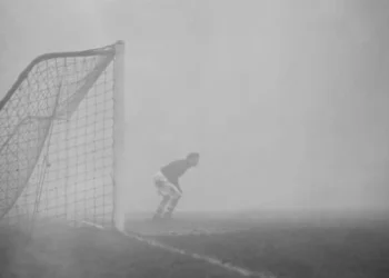 Știați că… un portar a apărat singur într-un meci care se terminase?