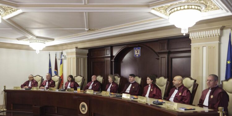 Pensiile magistraților, din nou în aer: amânare după amânare, CCR blocată de conflicte interne