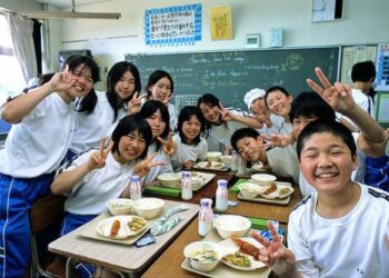 Știați că… în Japonia prânzul de la școală este o adevărată lecție de viață, nu doar o masă?