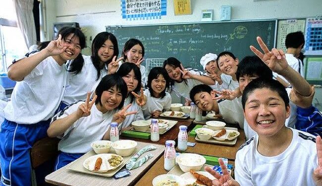 Știați că… în Japonia prânzul de la școală este o adevărată lecție de viață, nu doar o masă?