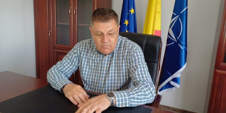 Primar din Botoșani, încătușat pentru mită! DNA: 200.000 de lei ceruți „șpagă” pentru plăți pe contracte publice de peste 17 milioane lei