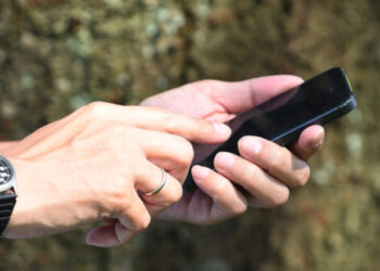 Înșelăciune online la Botoșani! Mesaje „de la prieteni” i-au lăsat fără bani pe doi localnici