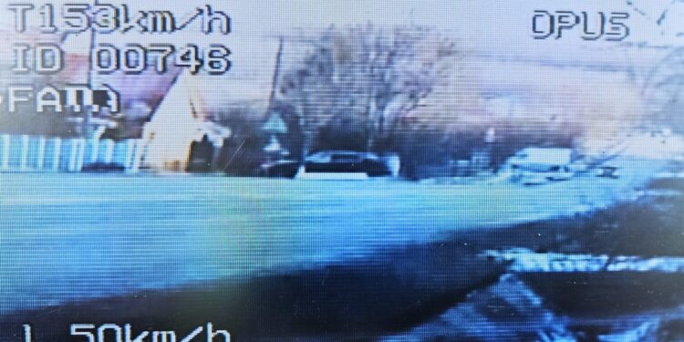 A gonit cu 153 km/h în localitate. A rămas pieton