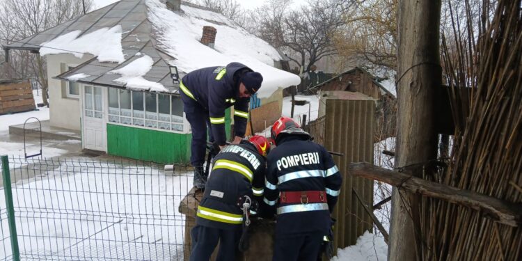 Clipe de groază la Darabani! Bărbat de 67 de ani, scos în viață dintr-o fântână adâncă de 7 metri