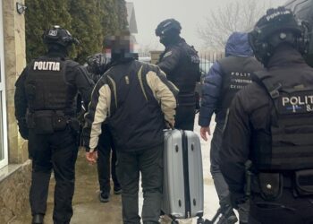 Condamnat la 13 ani de închisoare după un atac cu toporul și o cursă beat la volan.