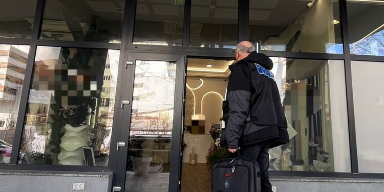 Descinderi la comercianții de flori: amenzi de 124.000 lei și activitate suspendată după controale în Botoșani și Dorohoi